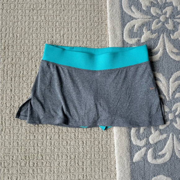 Nike skirt - Picture 2 of 2